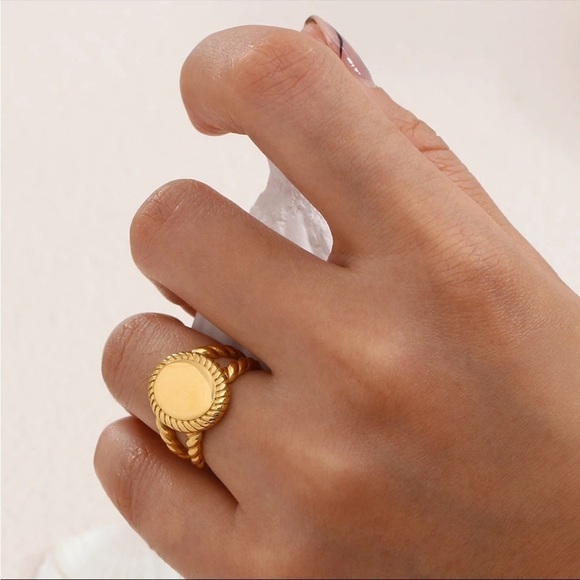 NEW Unique Gold or Silver Retro Oval Ring - Picture 3 of 9